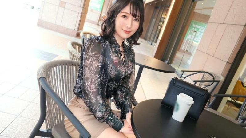 SIRO-5273 – [A married woman with a reason] "I'm the type to move on my own when I'm in the cowgirl position…" Looking for a place that feels good, she keeps shaking her hips absentmindedly, drawing waves of pleasure from herself.  –